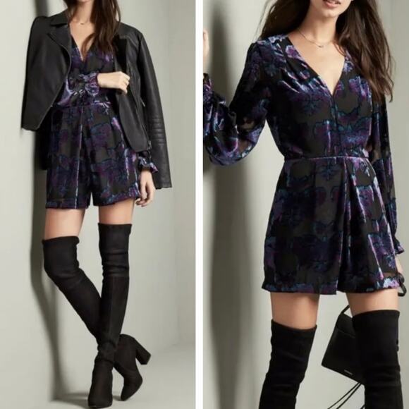 Adelyn Rae City Lights Velvet Burnout Long Sleeve Romper NWT Size S - Picture 2 of 14